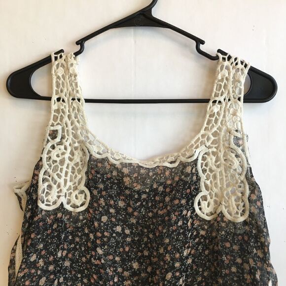 CRYSTAL K CROP TOP WITH CROCHETED LACE TRIM - Picture 4 of 5